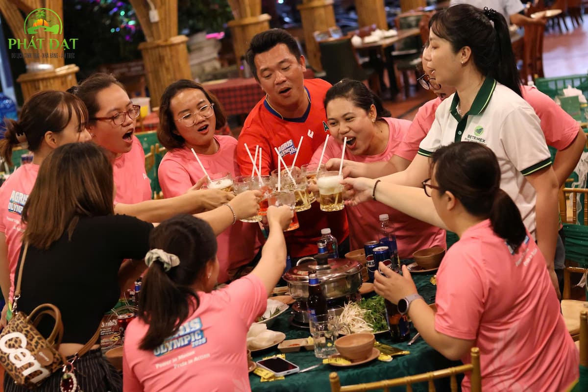 tiệc gặp mặt đầu năm bến tre