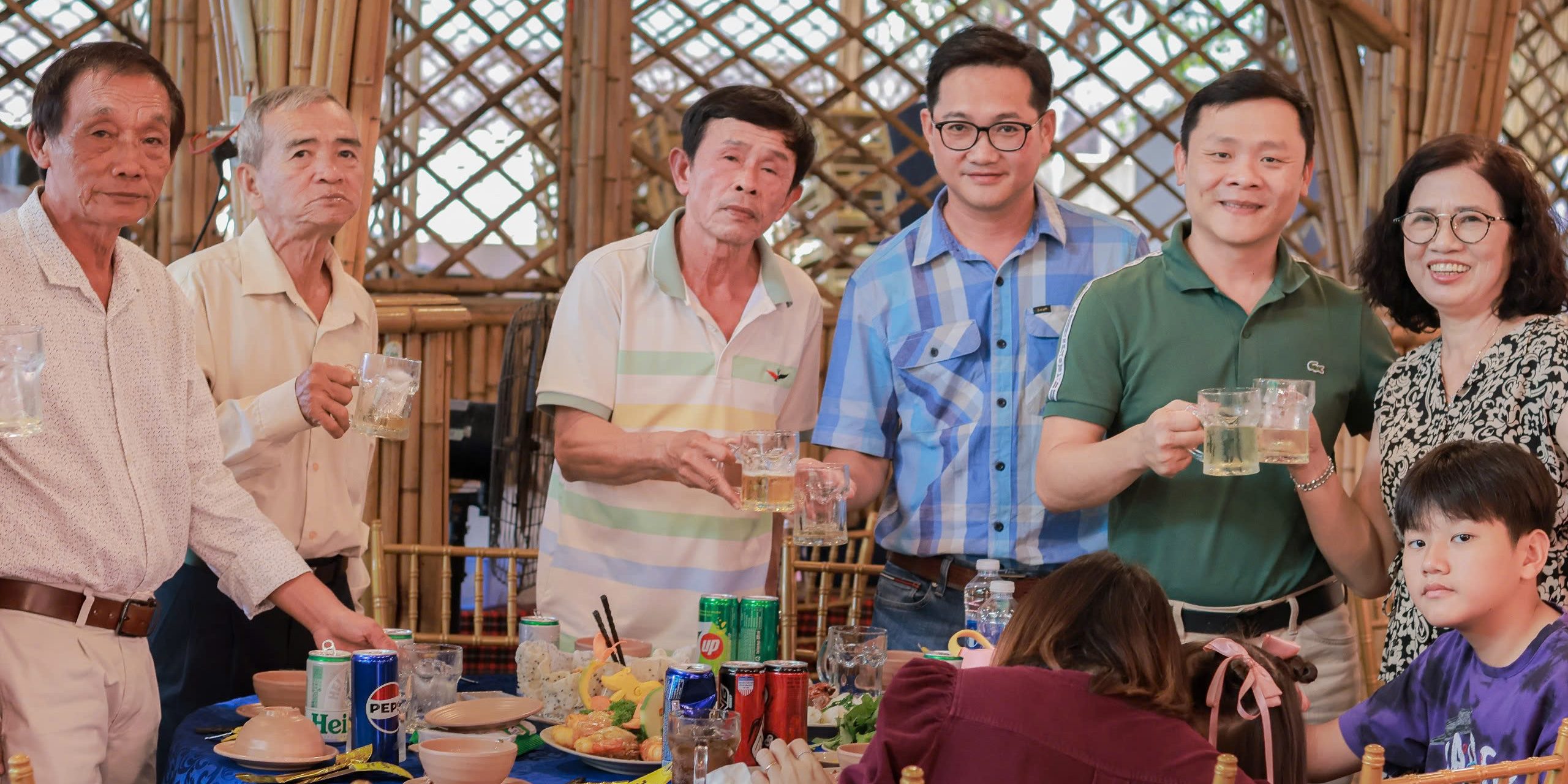 z7445119811470_27b592cf60f615c64ade1f4416f7fafe cách tổ chức tiệc tân niên bến tre