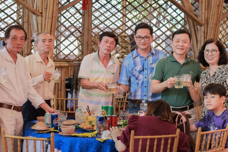 z7445119811470_27b592cf60f615c64ade1f4416f7fafe cách tổ chức tiệc tân niên bến tre