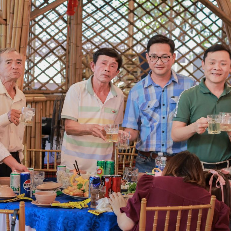 z7445119811470_27b592cf60f615c64ade1f4416f7fafe cách tổ chức tiệc tân niên bến tre